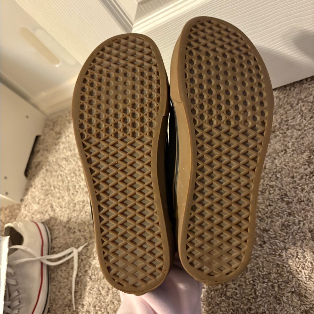Vans Black and White Sneakers with Brown Sole - Picture 11 of 11